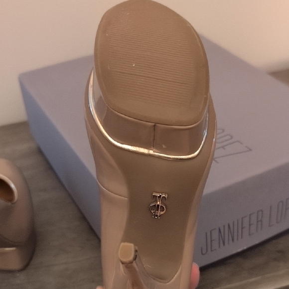 Jennifer Lopez Calente Nude Heels - Picture 6 of 8